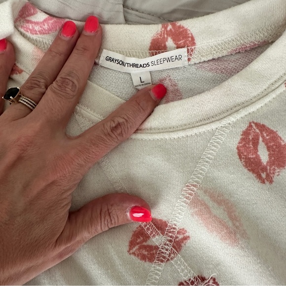 Grayson/threads sleepwear size L kisses 💋 print - Picture 2 of 5